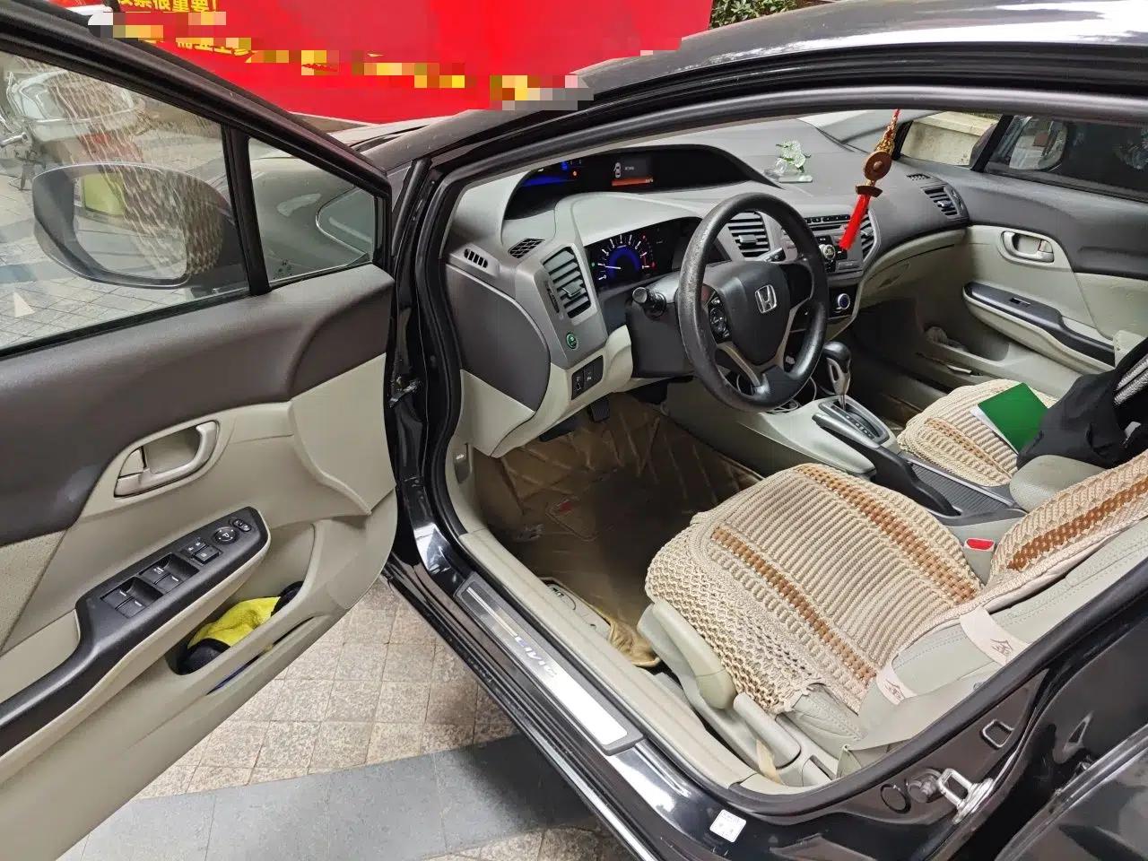 Honda Civic 2012 1.8L automatic comfort version — миниатюра 16