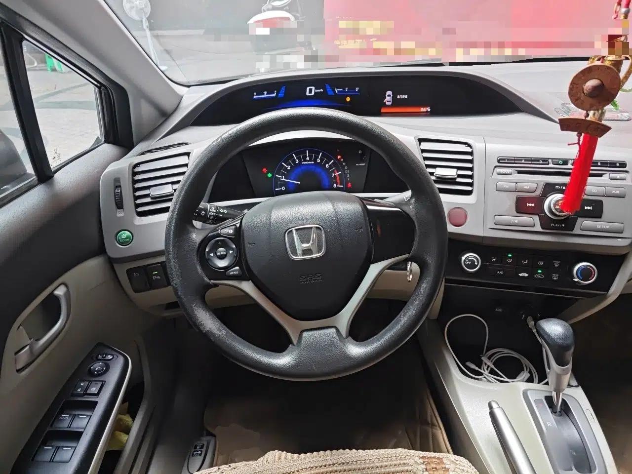 Honda Civic 2012 1.8L automatic comfort version — миниатюра 10