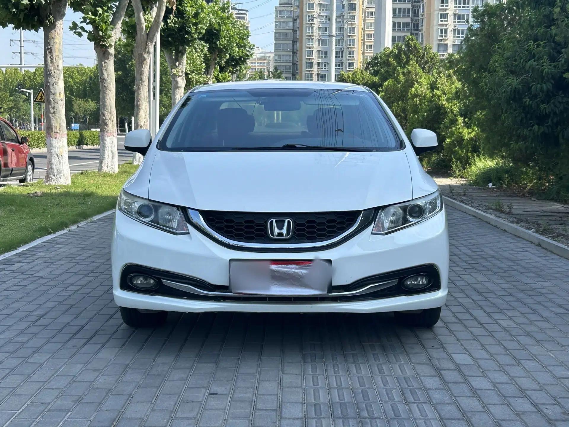 Honda Civic 2014 1.8L Automatic Classic Edition — миниатюра 15