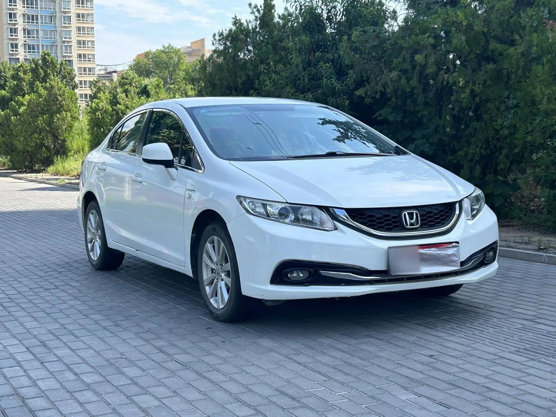Honda Civic 2014 1.8L Automatic Classic Edition — миниатюра 16