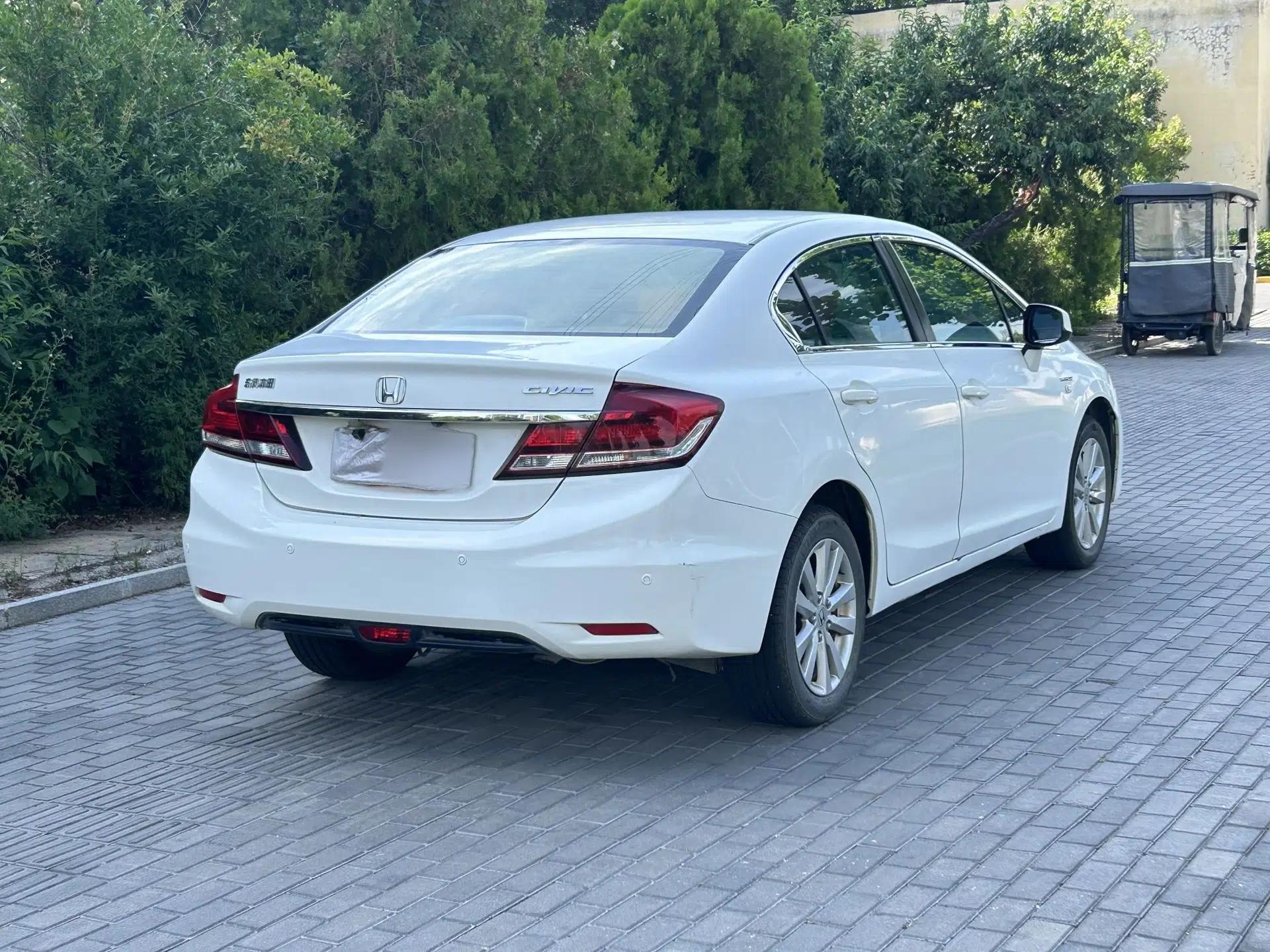 Honda Civic 2014 1.8L Automatic Classic Edition — миниатюра 19