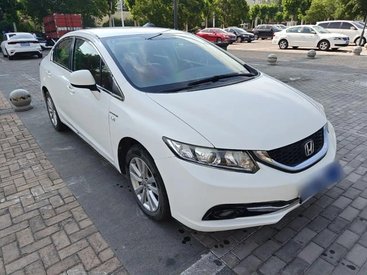 Honda Civic 2014 1.8L Automatic Classic Edition — миниатюра 3