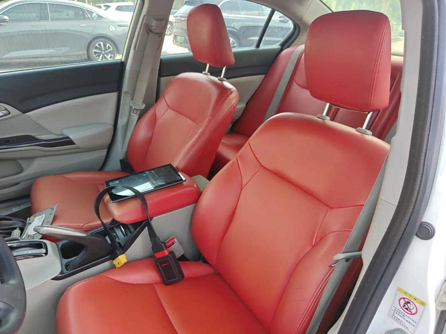 Honda Civic 2014 1.8L Automatic Classic Edition — миниатюра 25