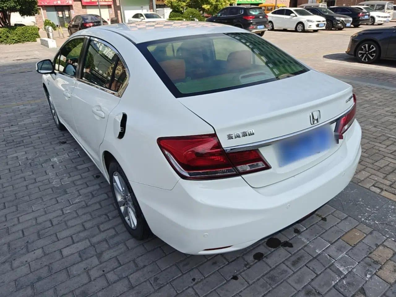 Honda Civic 2014 1.8L Automatic Classic Edition — миниатюра 4