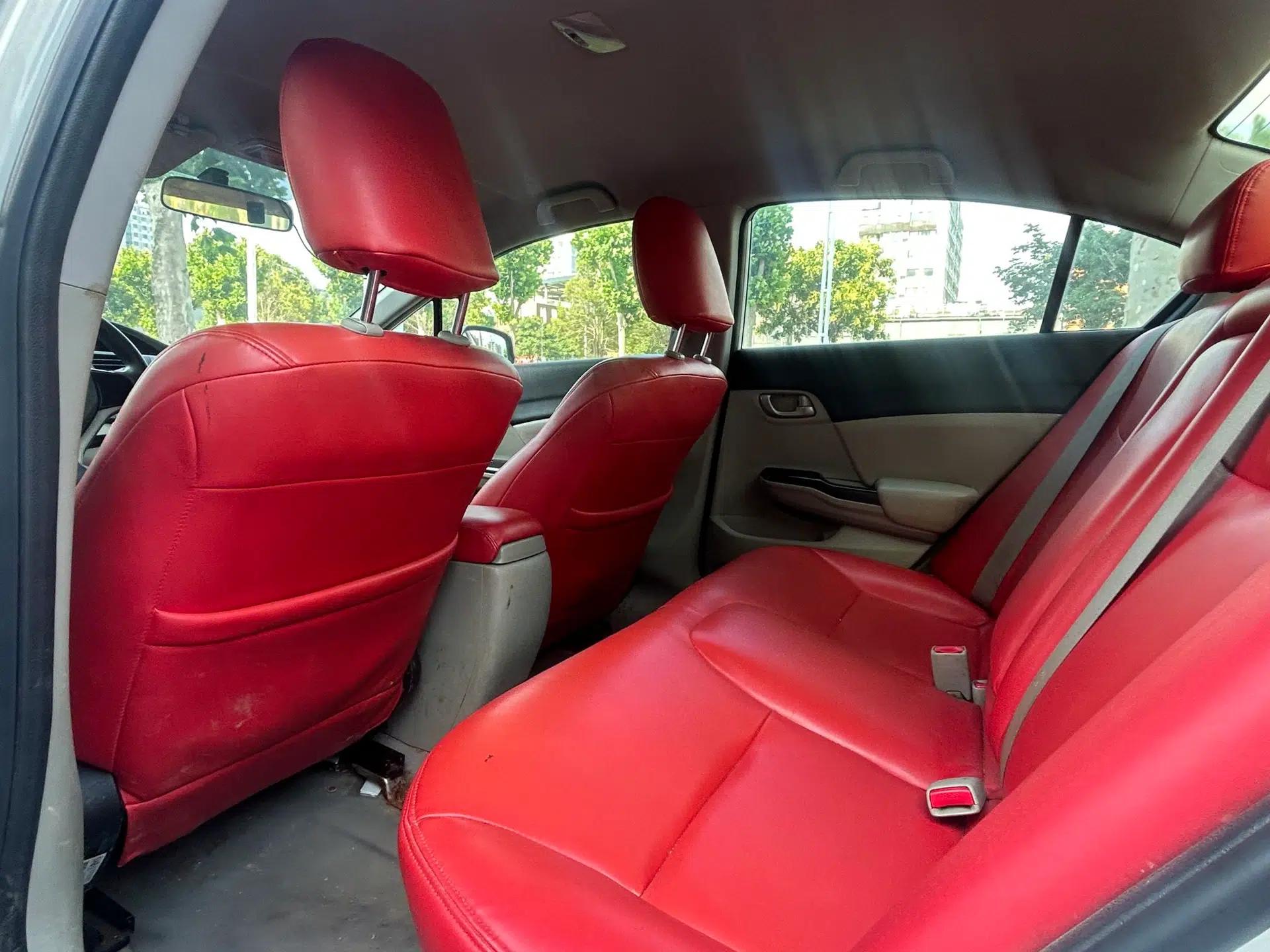 Honda Civic 2014 1.8L Automatic Classic Edition — миниатюра 32