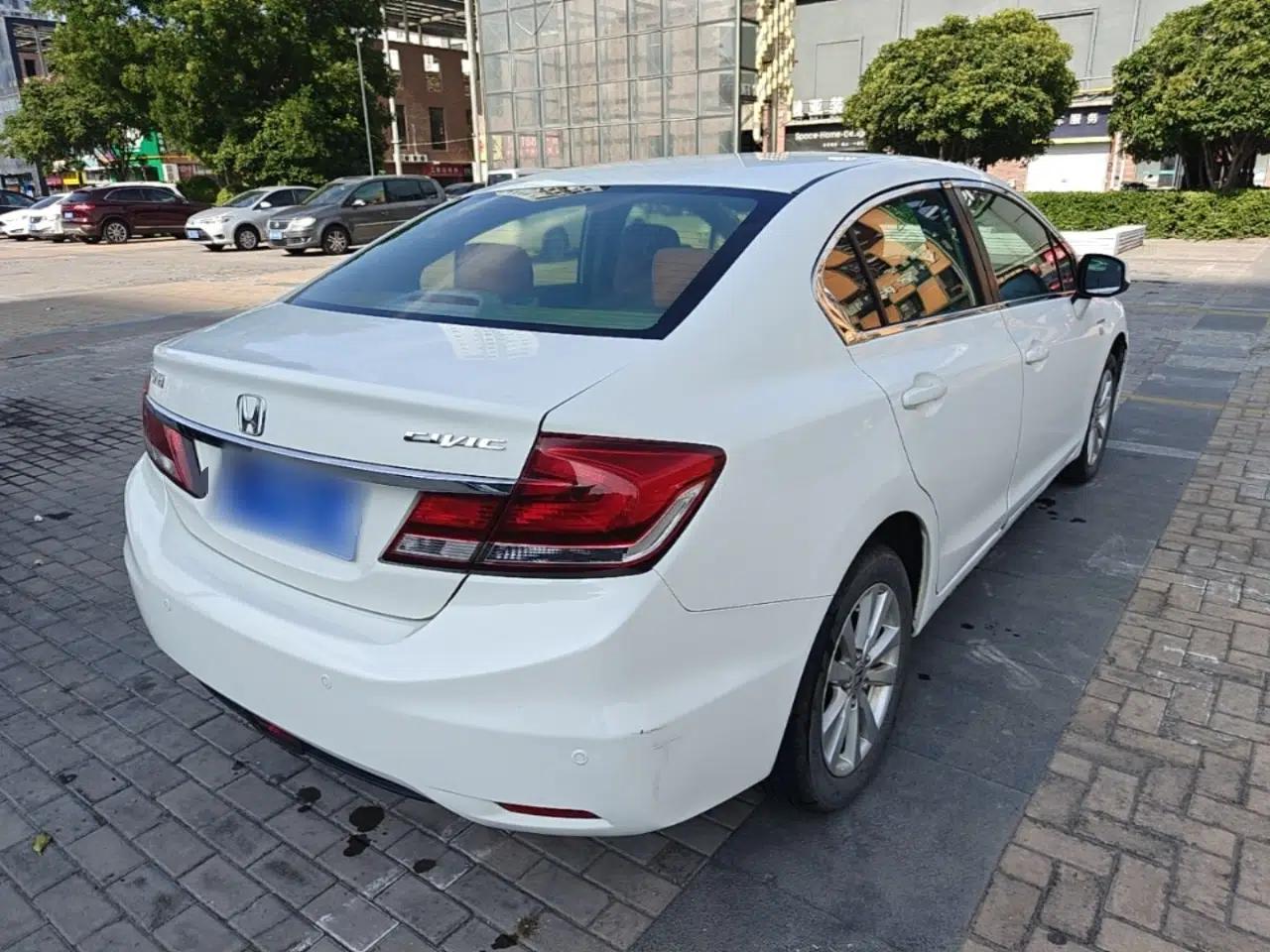 Honda Civic 2014 1.8L Automatic Classic Edition — миниатюра 6