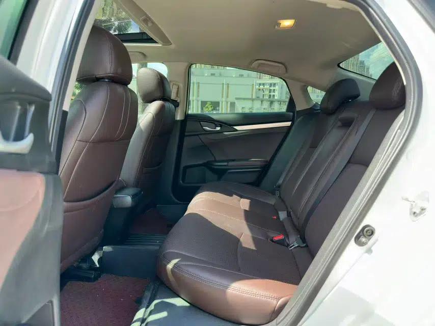 Honda Civic 2016 220TURBO CVT Luxury Edition — миниатюра 16