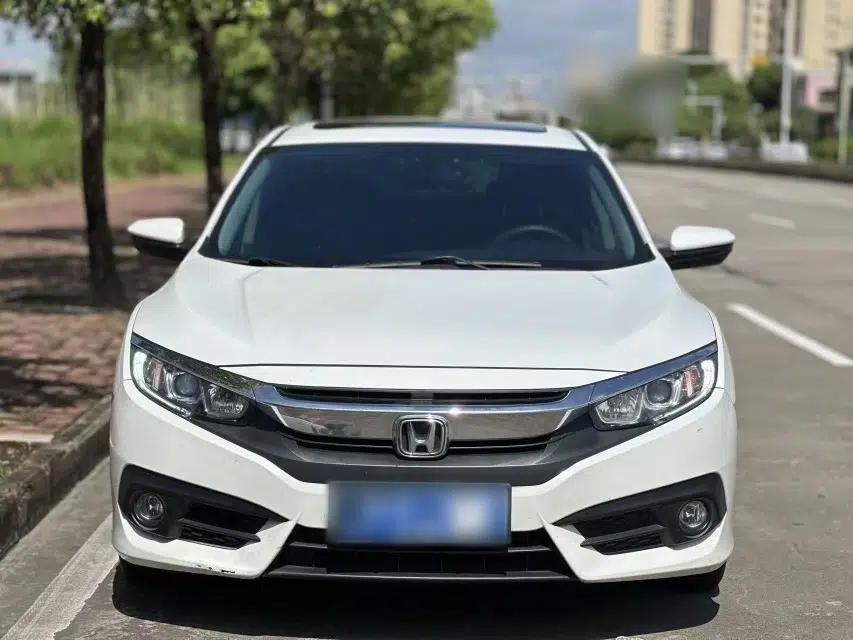 Honda Civic 2016 220TURBO CVT Luxury Edition — миниатюра 4