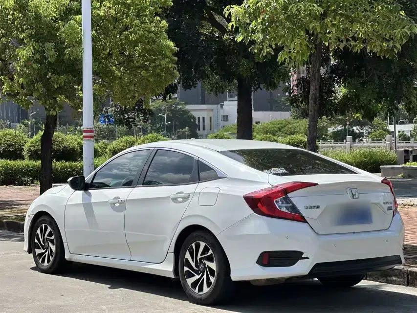 Honda Civic 2016 220TURBO CVT Luxury Edition — миниатюра 5