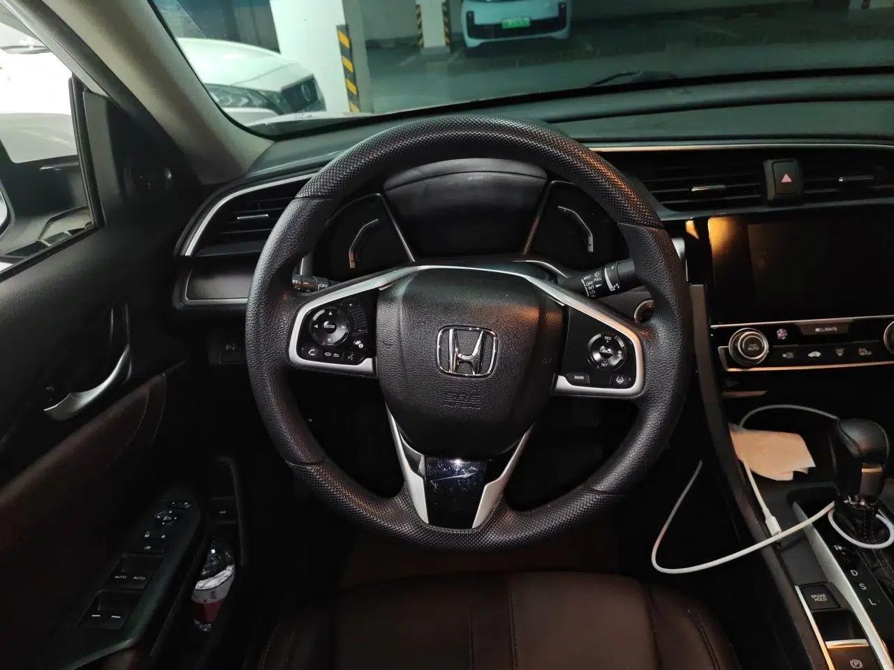 Honda Civic 2016 220TURBO CVT Luxury Edition — миниатюра 7
