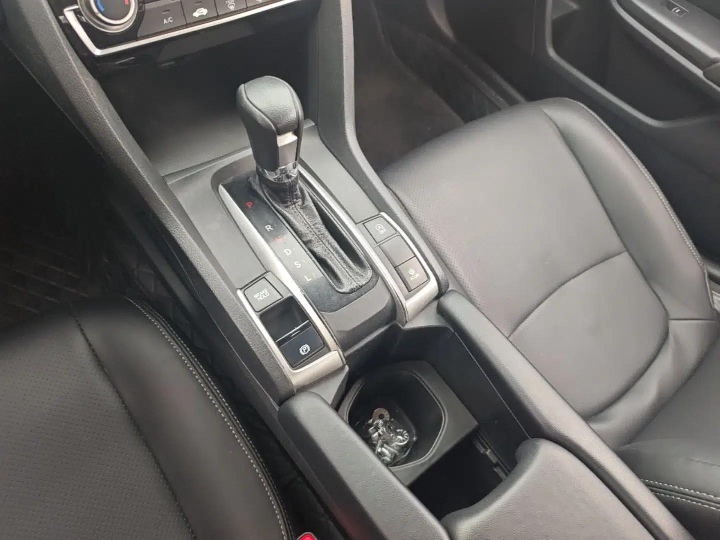 Honda Civic 2016 180TURBO CVT Comfort Version — миниатюра 16