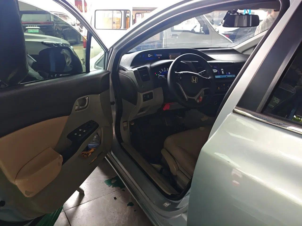 Honda Civic 2012 1.8L automatic comfort version — миниатюра 16