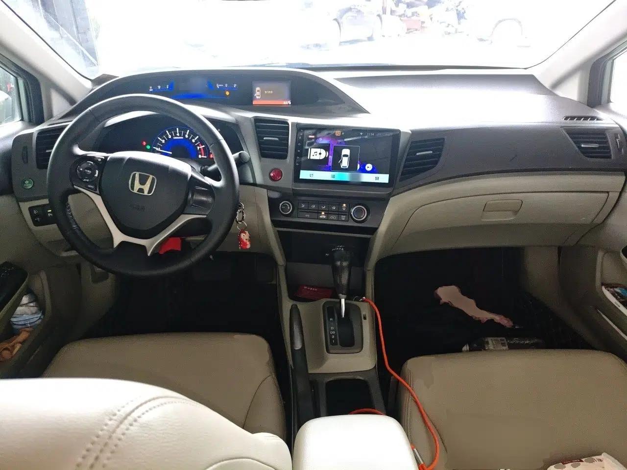 Honda Civic 2012 1.8L automatic comfort version — миниатюра 9