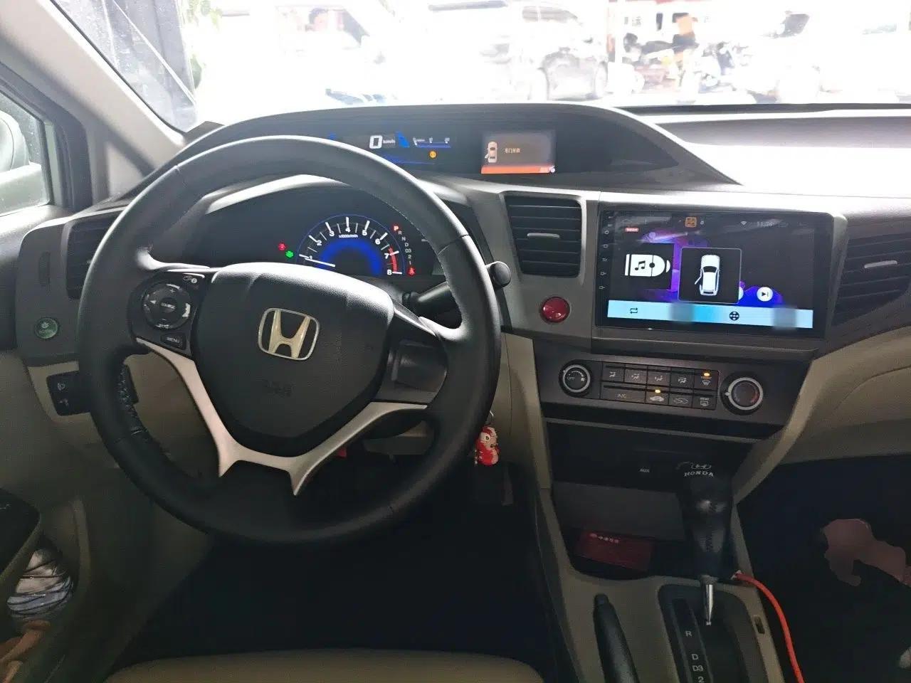 Honda Civic 2012 1.8L automatic comfort version — миниатюра 10