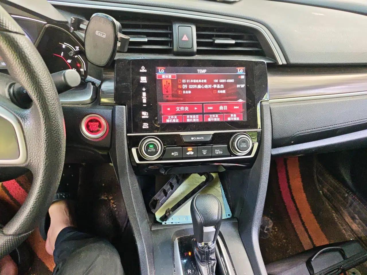 Honda Civic 2019 220TURBO CVT Dynamic Edition China V Emission Standard — миниатюра 13