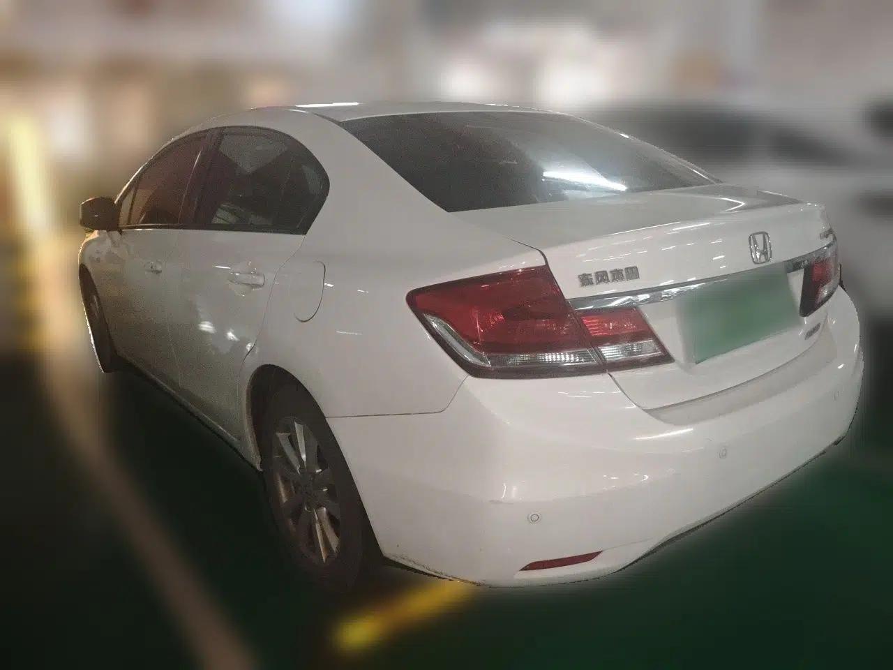 Honda Civic 2014 1.8L automatic comfort version — миниатюра 4