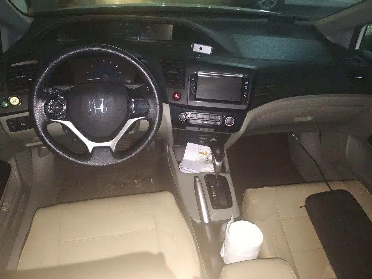 Honda Civic 2014 1.8L automatic comfort version — миниатюра 9