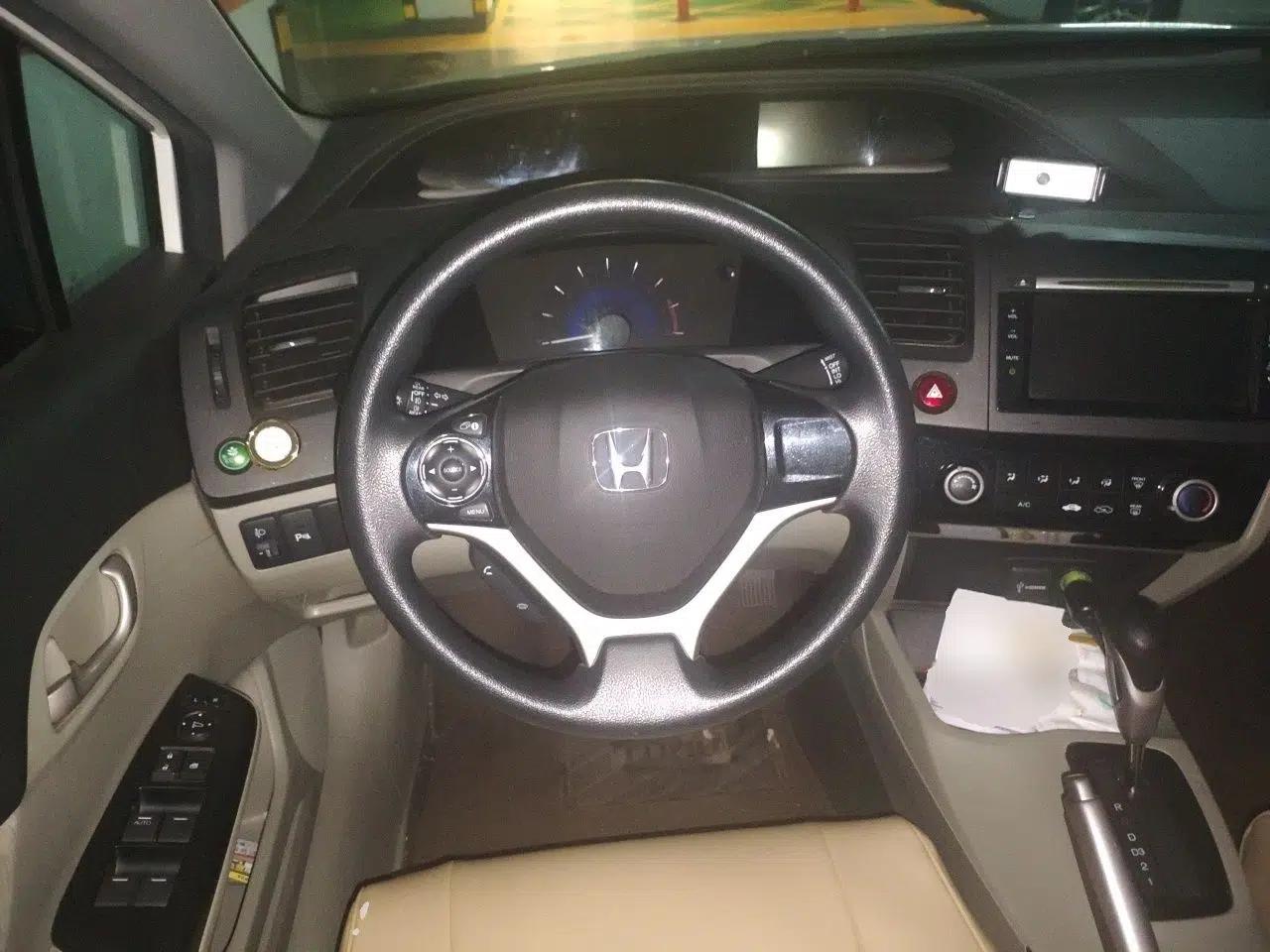 Honda Civic 2014 1.8L automatic comfort version — миниатюра 10