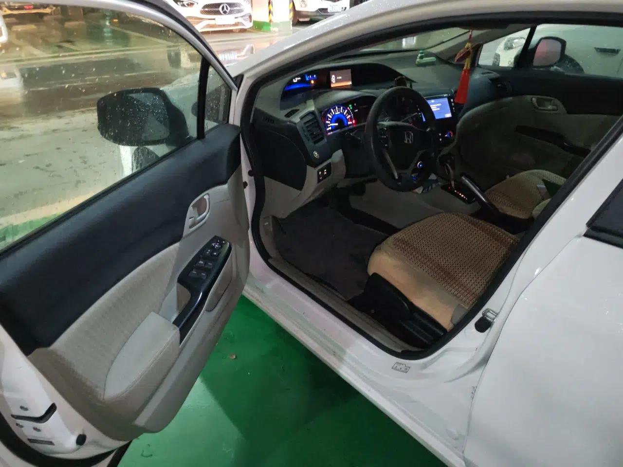 Honda Civic 2014 1.8L automatic comfort version — миниатюра 16