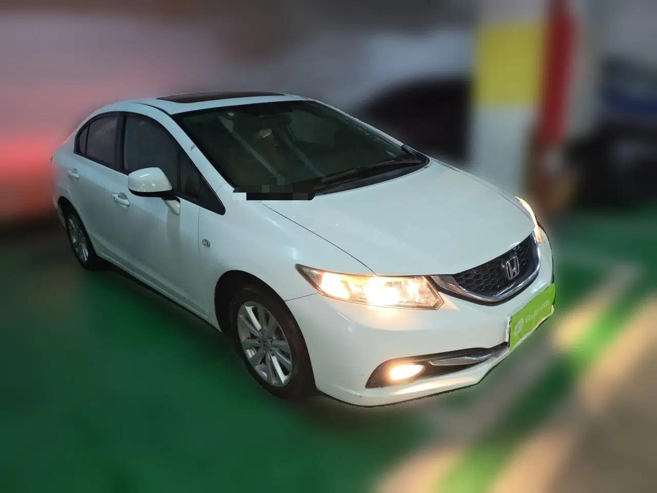 Honda Civic 2014 1.8L automatic comfort version — миниатюра 3