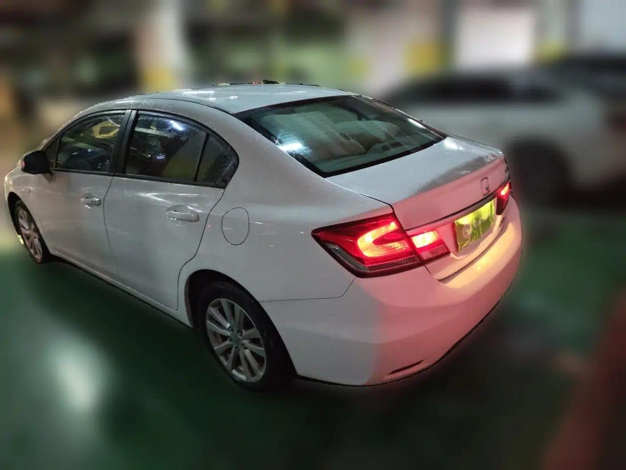 Honda Civic 2014 1.8L automatic comfort version — миниатюра 4