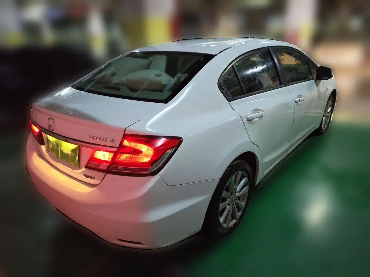 Honda Civic 2014 1.8L automatic comfort version — миниатюра 6