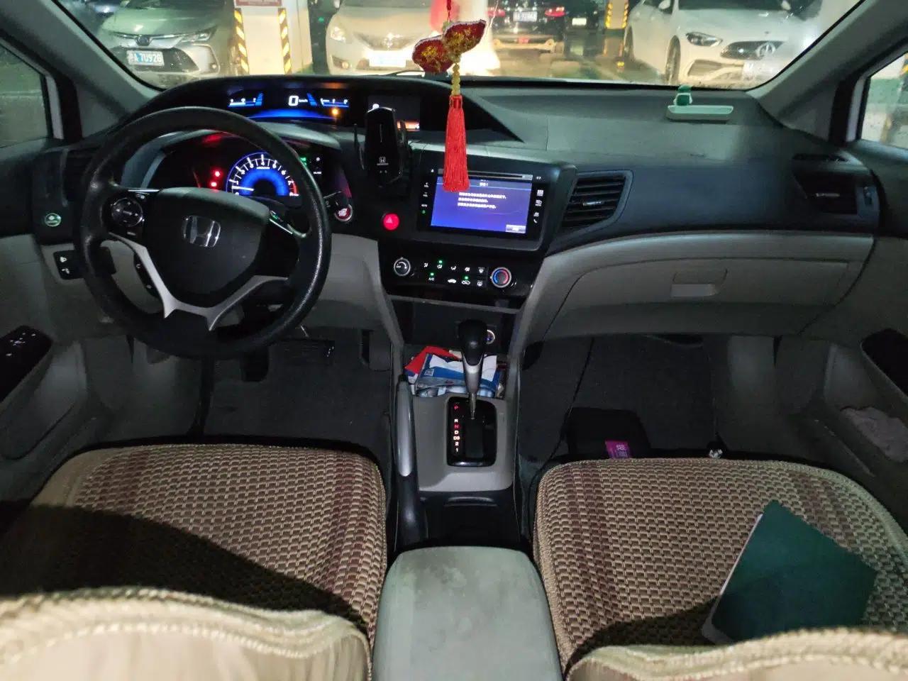Honda Civic 2014 1.8L automatic comfort version — миниатюра 9