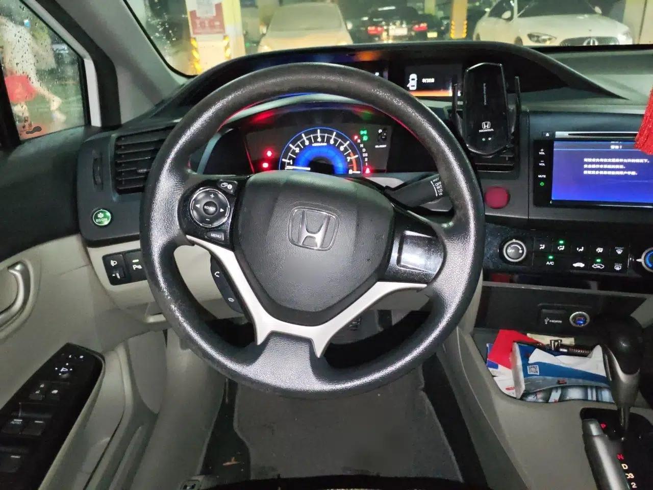 Honda Civic 2014 1.8L automatic comfort version — миниатюра 10