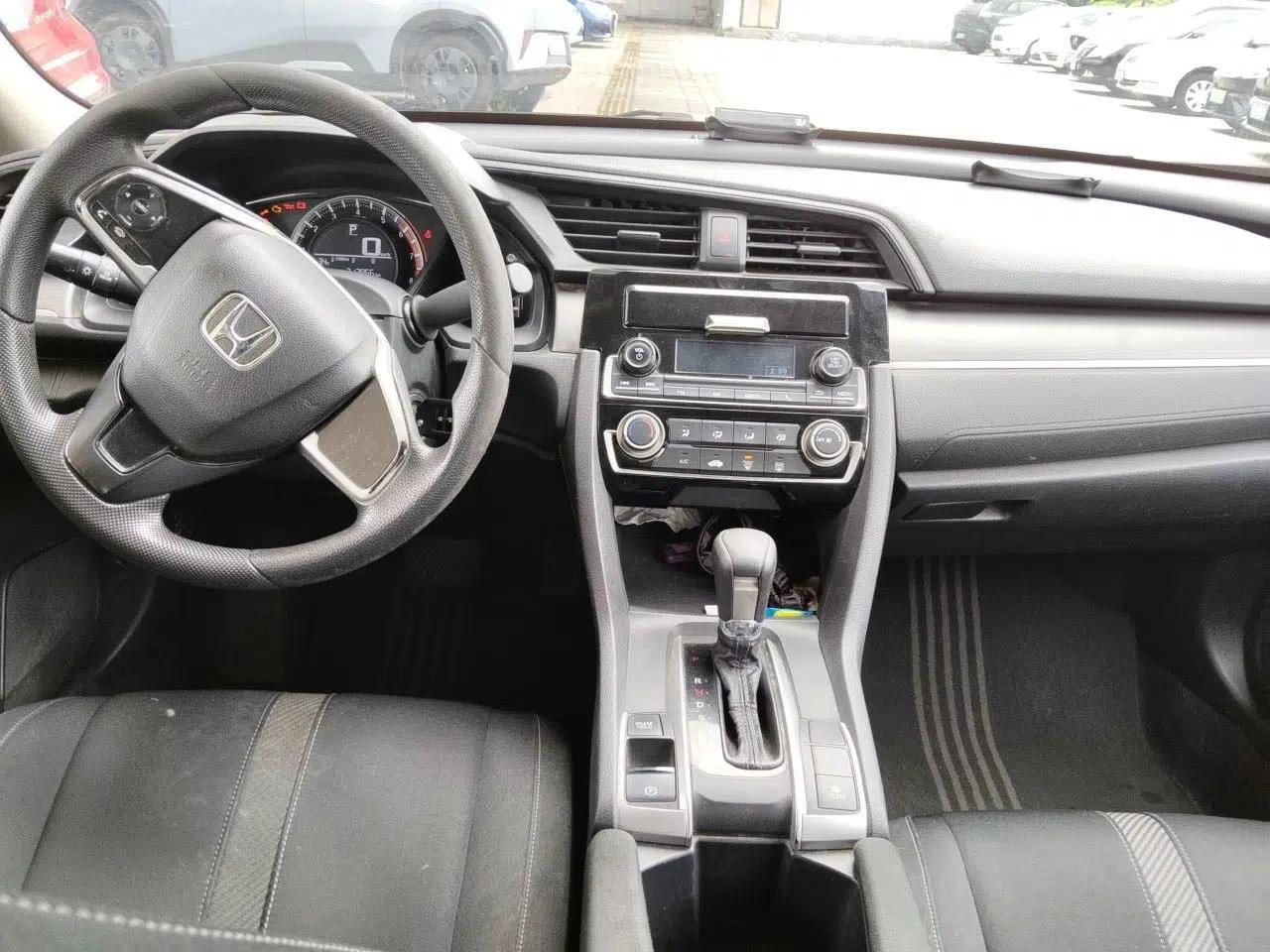 Honda Civic 2016 180TURBO CVT Comfort Version — миниатюра 9