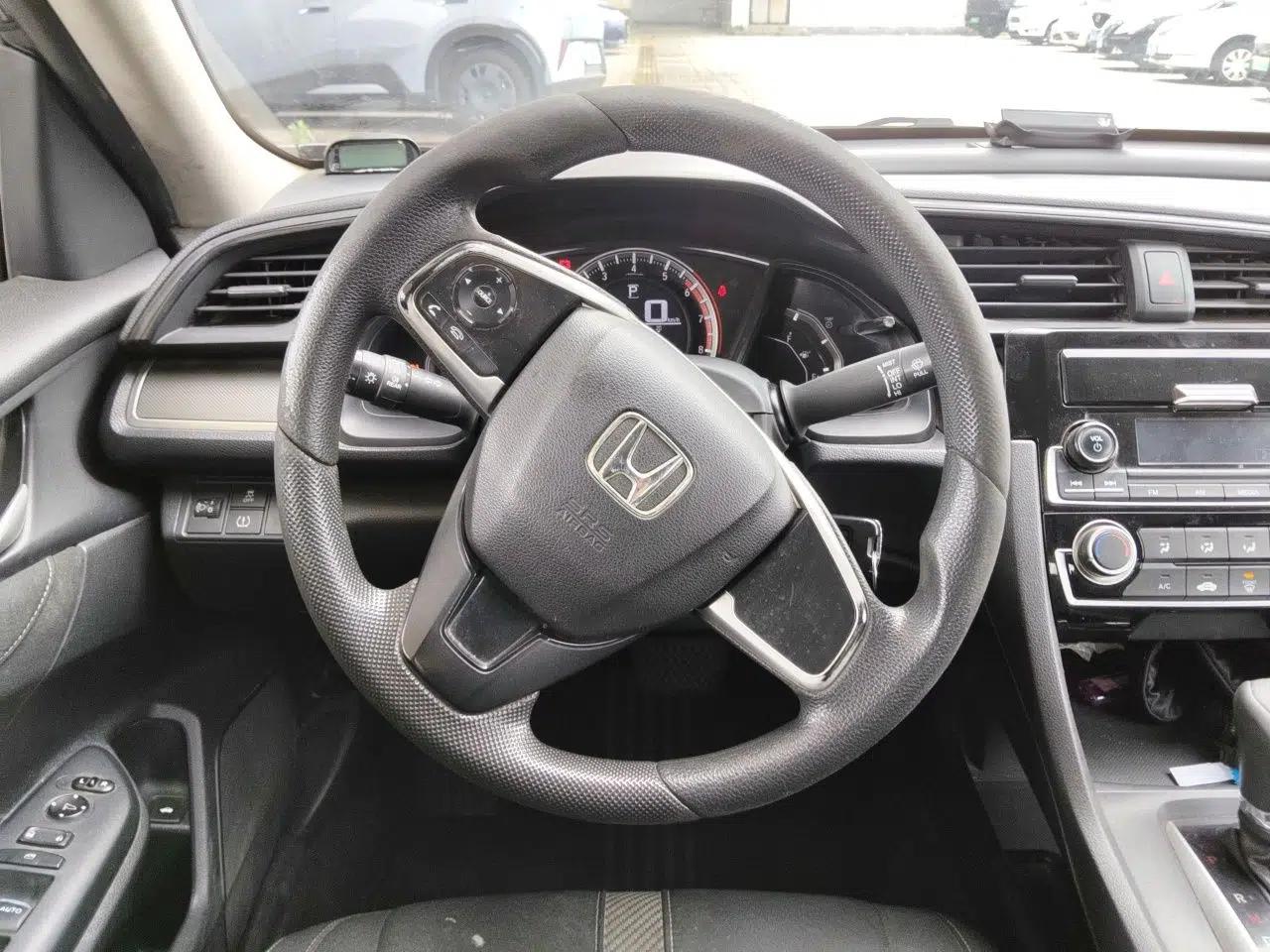 Honda Civic 2016 180TURBO CVT Comfort Version — миниатюра 10