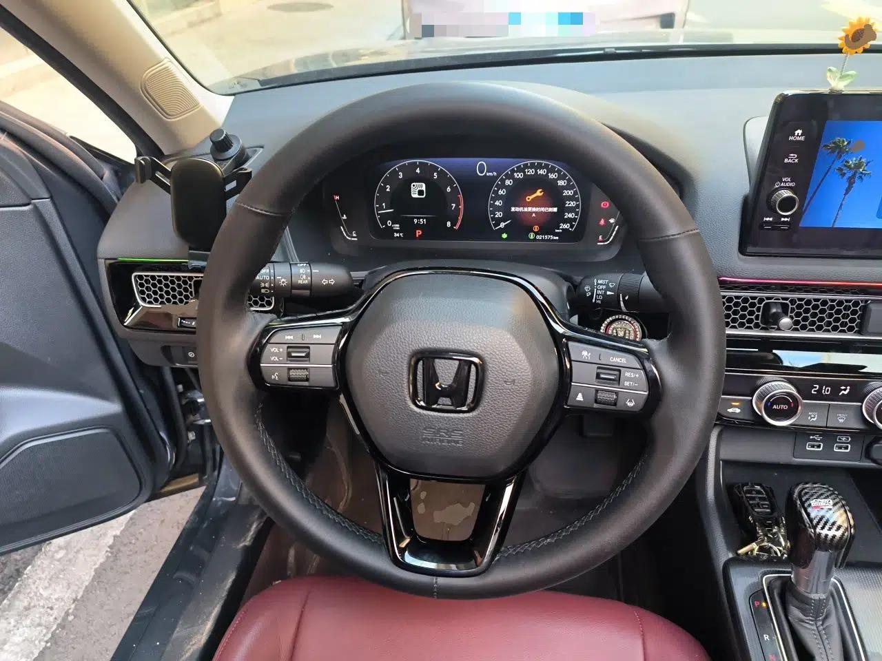 Honda Civic 2023 240TURBO CVT Dynamic Edition — миниатюра 7