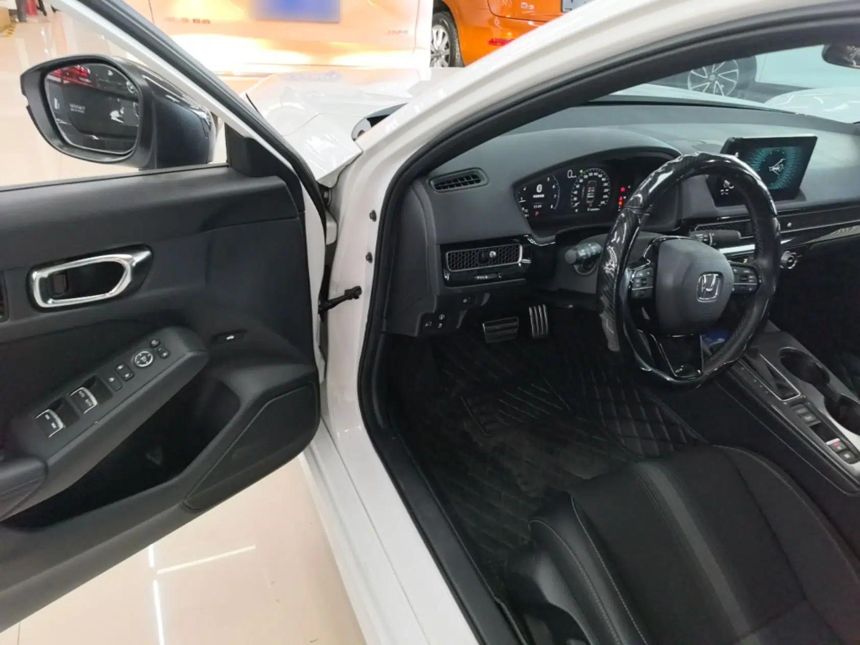 Honda Civic 2022 240TURBO CVT Dynamic Edition — миниатюра 18