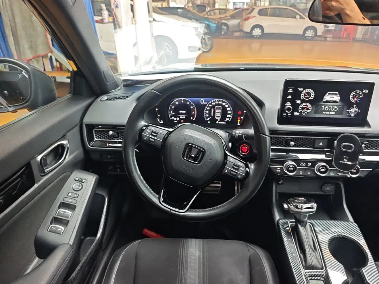 Honda Civic 2022 240TURBO CVT Dynamic Edition — миниатюра 18