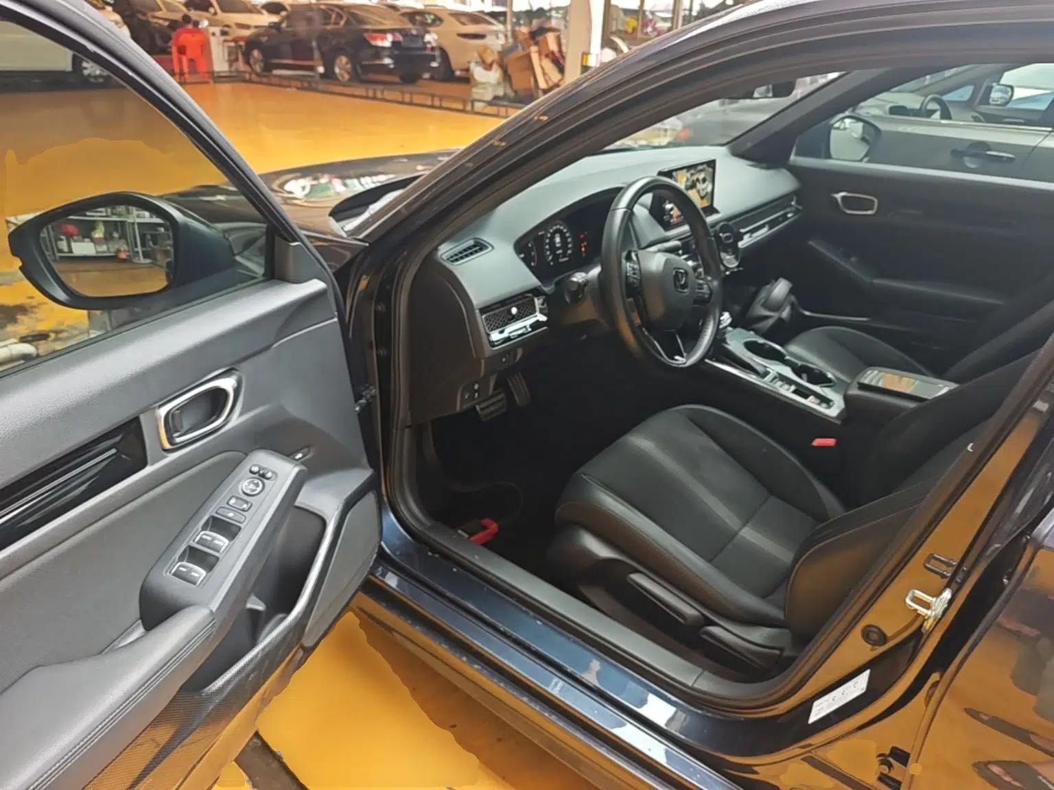 Honda Civic 2022 240TURBO CVT Dynamic Edition — миниатюра 23