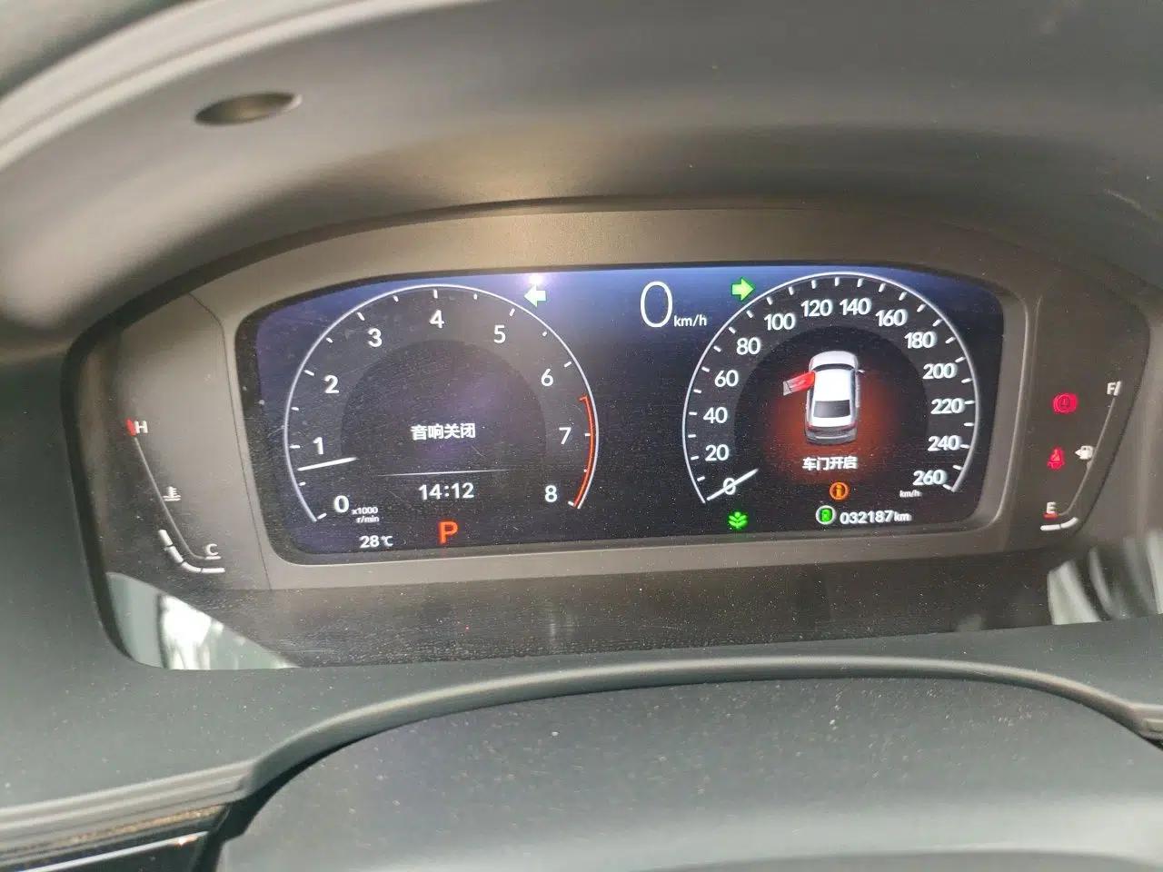 Honda Civic 2022 240TURBO CVT Dynamic Edition — миниатюра 11