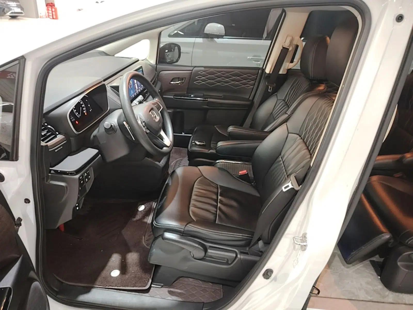 Honda Odyssey 2024 2.0L eHEV Sharp & Enjoy Edition — миниатюра 17