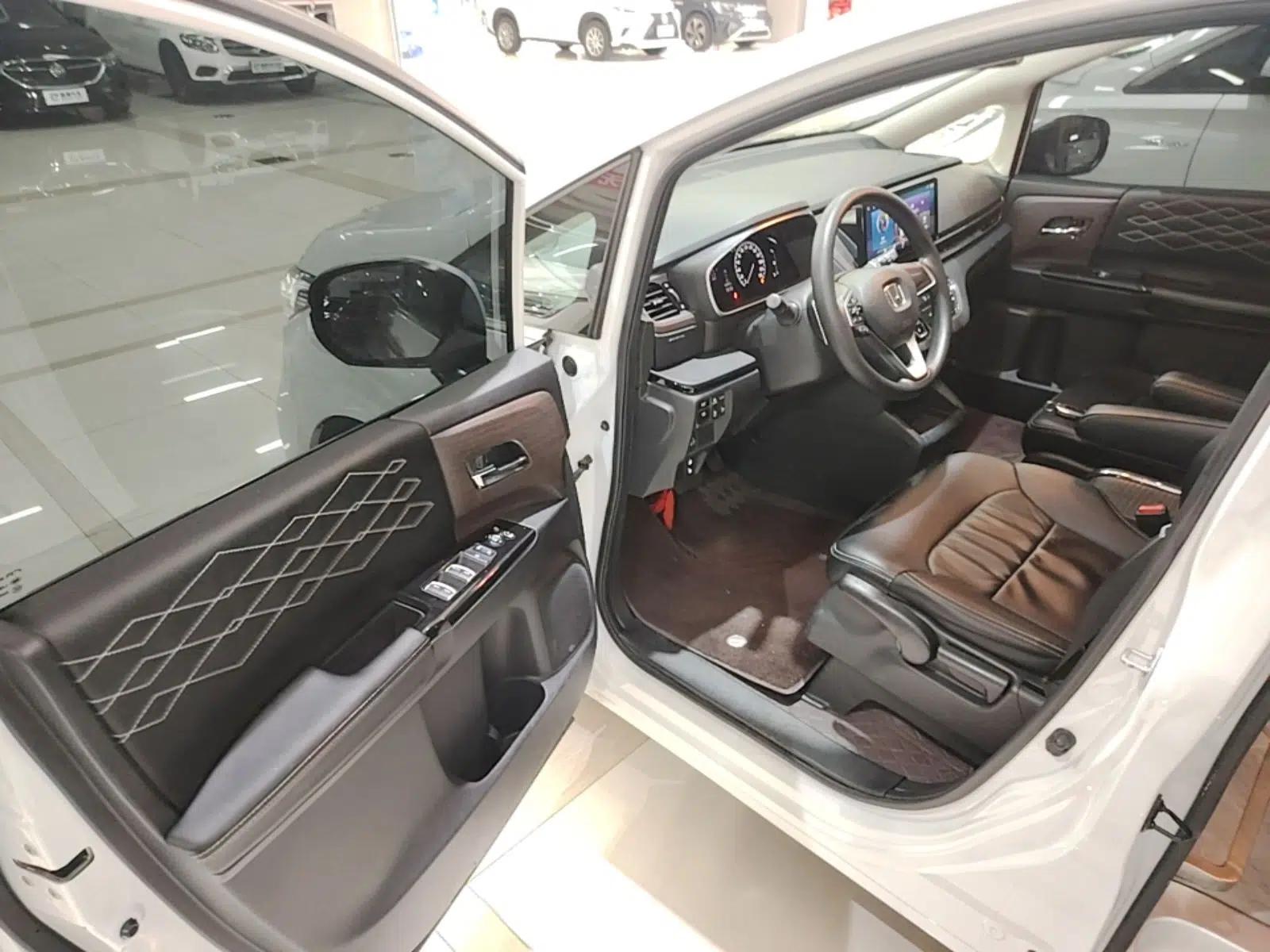 Honda Odyssey 2024 2.0L eHEV Sharp & Enjoy Edition — миниатюра 18