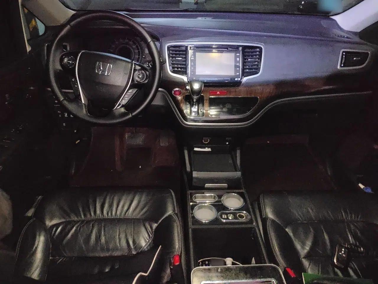 Honda Odyssey 2015 2.4L Supreme Edition — миниатюра 9