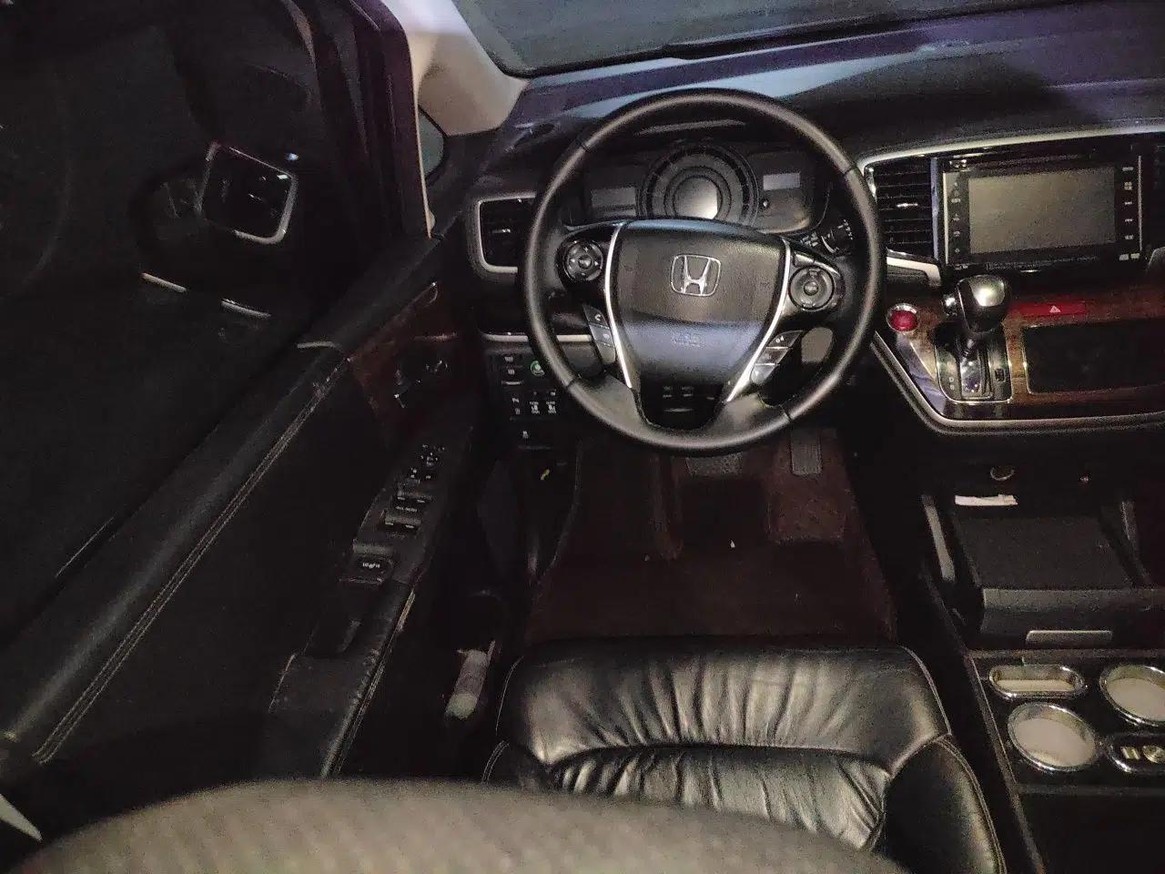 Honda Odyssey 2015 2.4L Supreme Edition — миниатюра 10