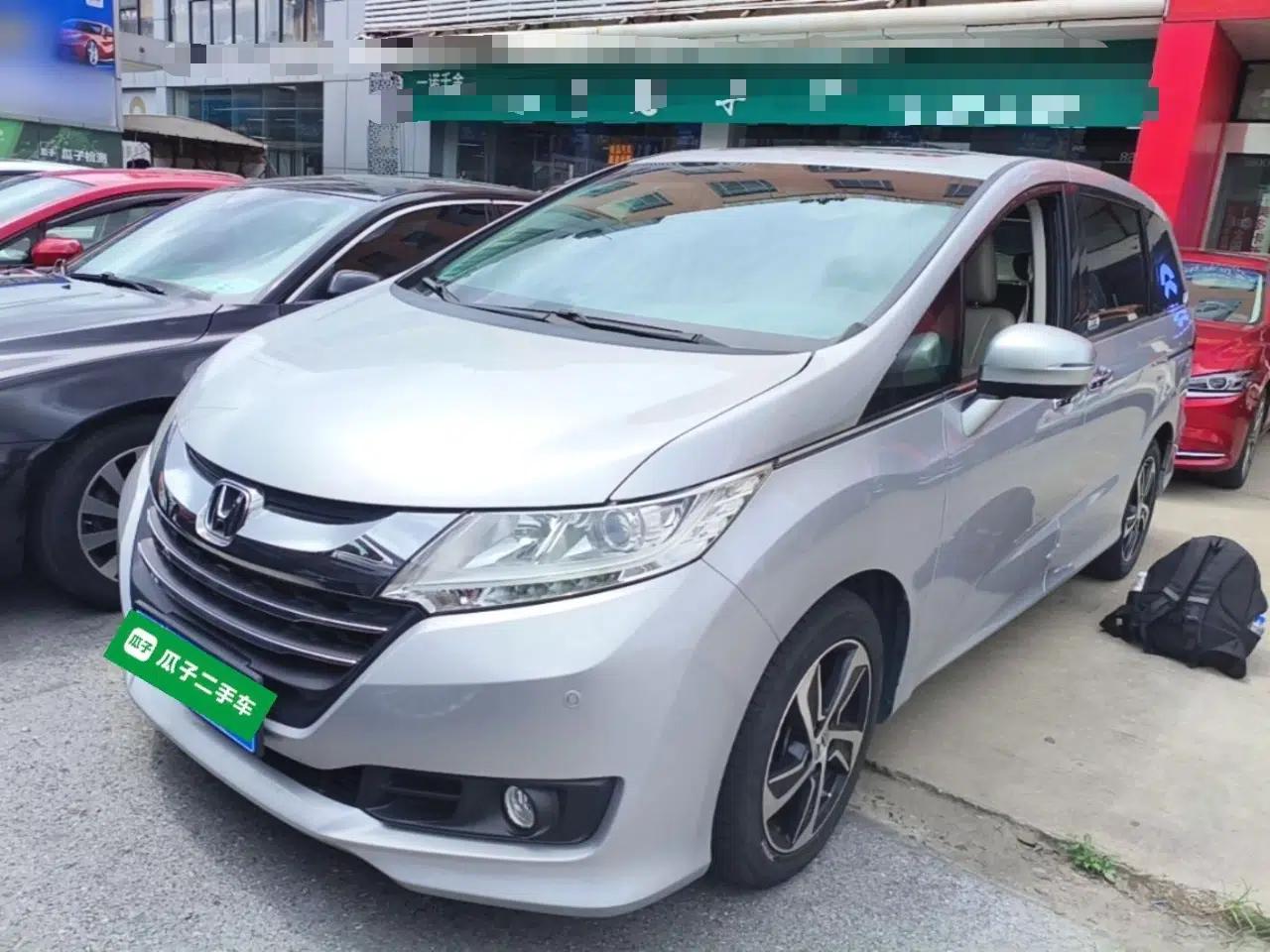 Honda Odyssey 2015 Revised 2.4L Luxury Edition — миниатюра 1