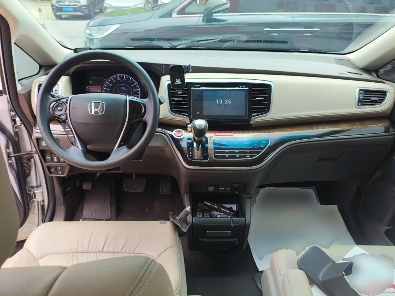 Honda Odyssey 2015 Revised 2.4L Luxury Edition — миниатюра 12