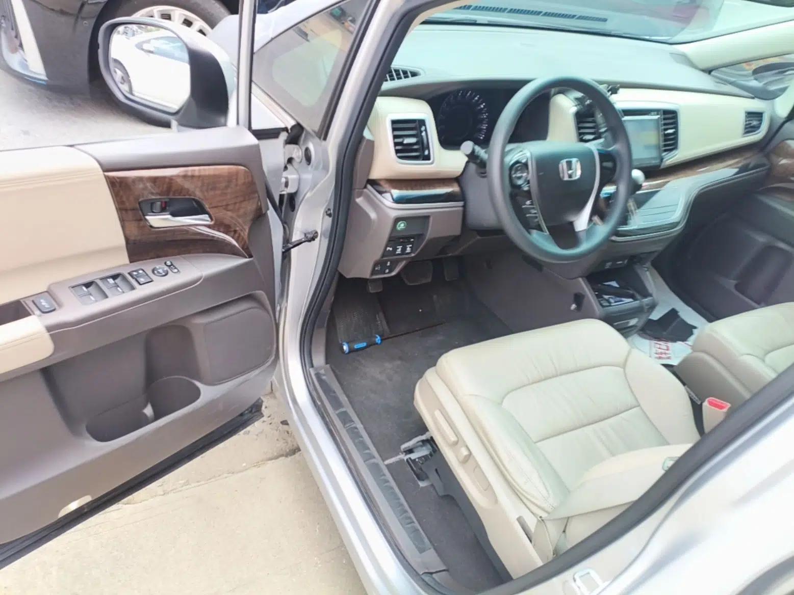 Honda Odyssey 2015 Revised 2.4L Luxury Edition — миниатюра 18
