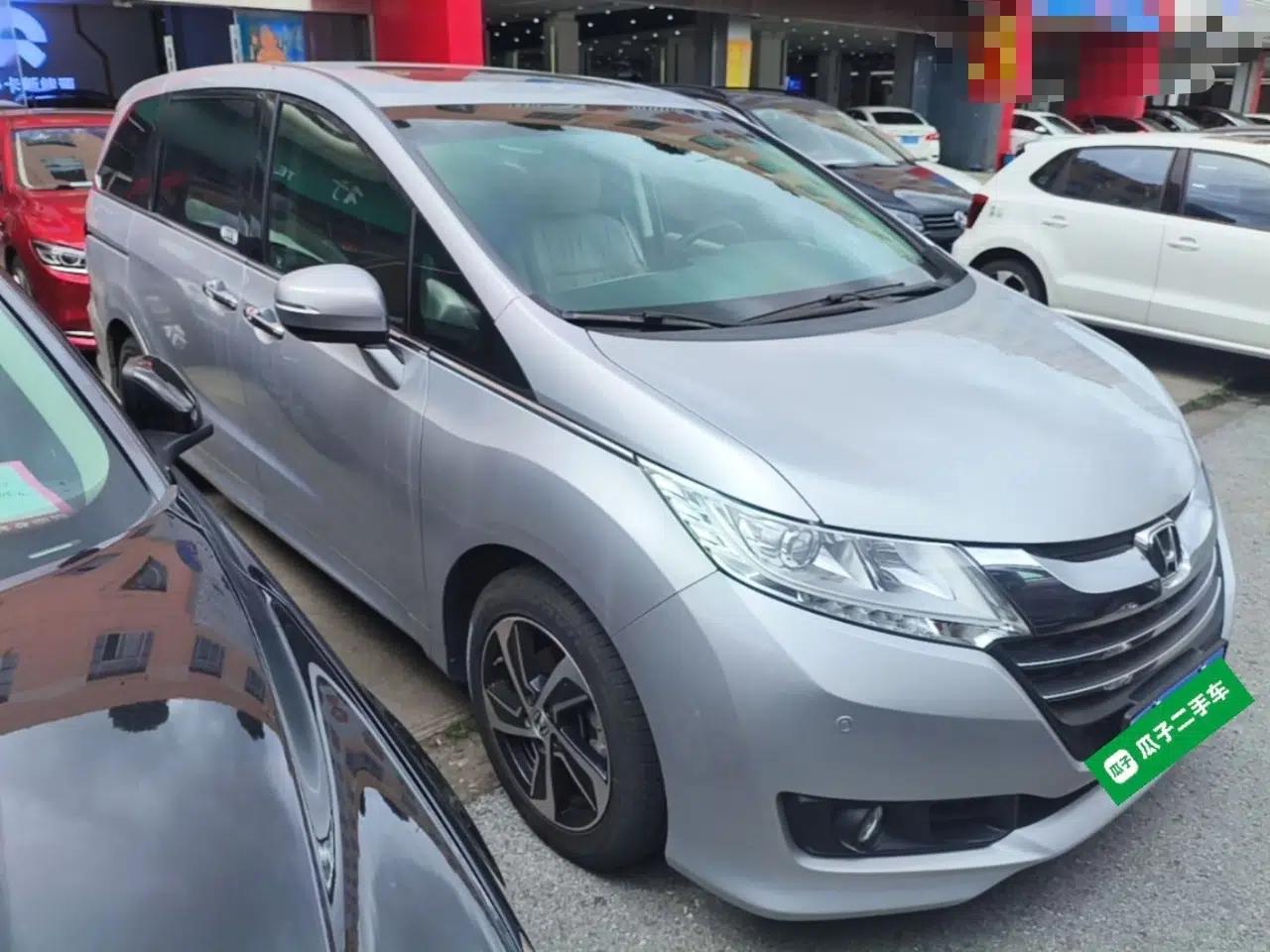 Honda Odyssey 2015 Revised 2.4L Luxury Edition — миниатюра 3