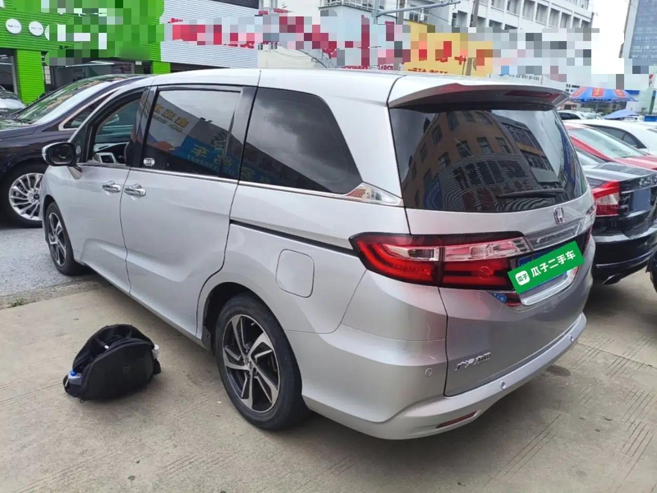 Honda Odyssey 2015 Revised 2.4L Luxury Edition — миниатюра 4