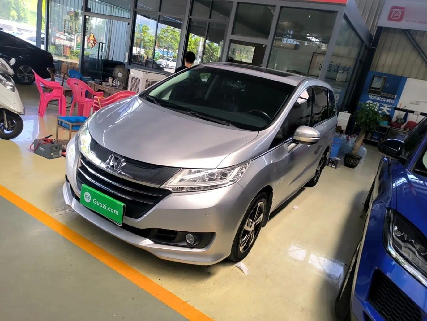 Honda Odyssey 2015 2.4L Smart Edition — миниатюра 1