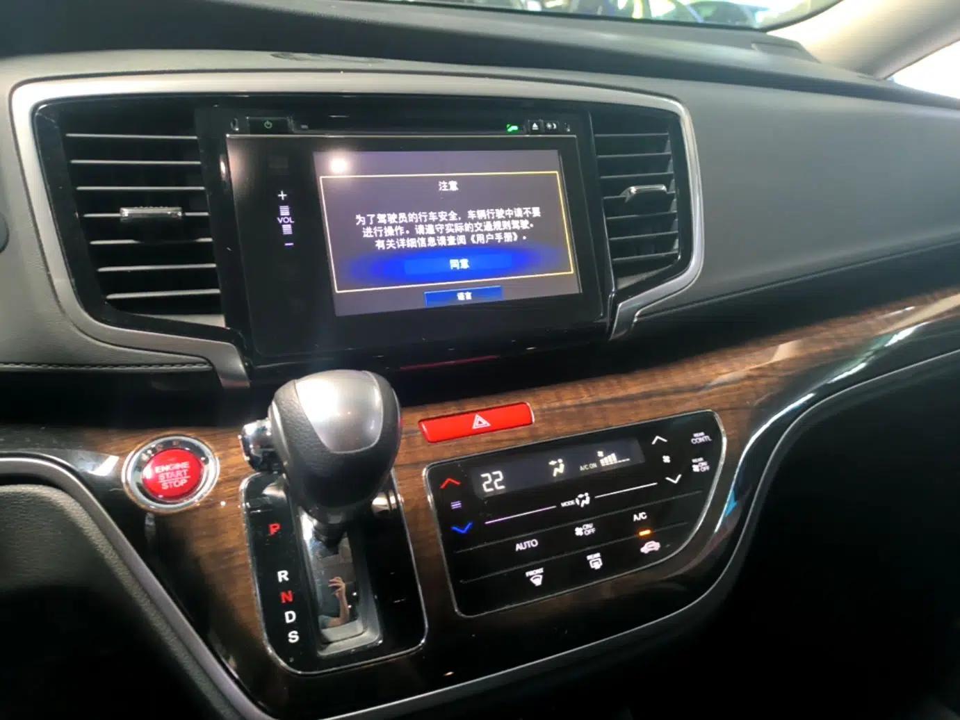 Honda Odyssey 2015 2.4L Smart Edition — миниатюра 15