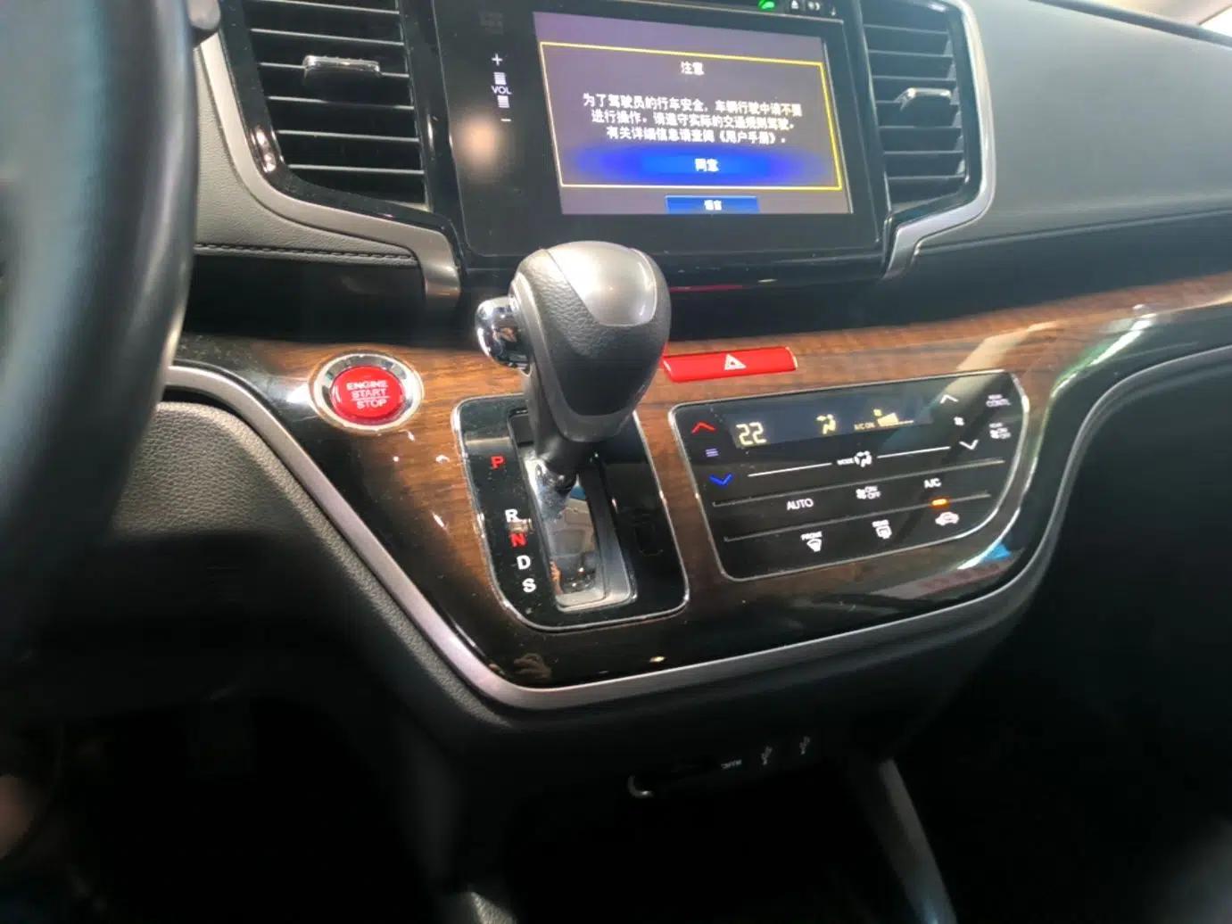 Honda Odyssey 2015 2.4L Smart Edition — миниатюра 16