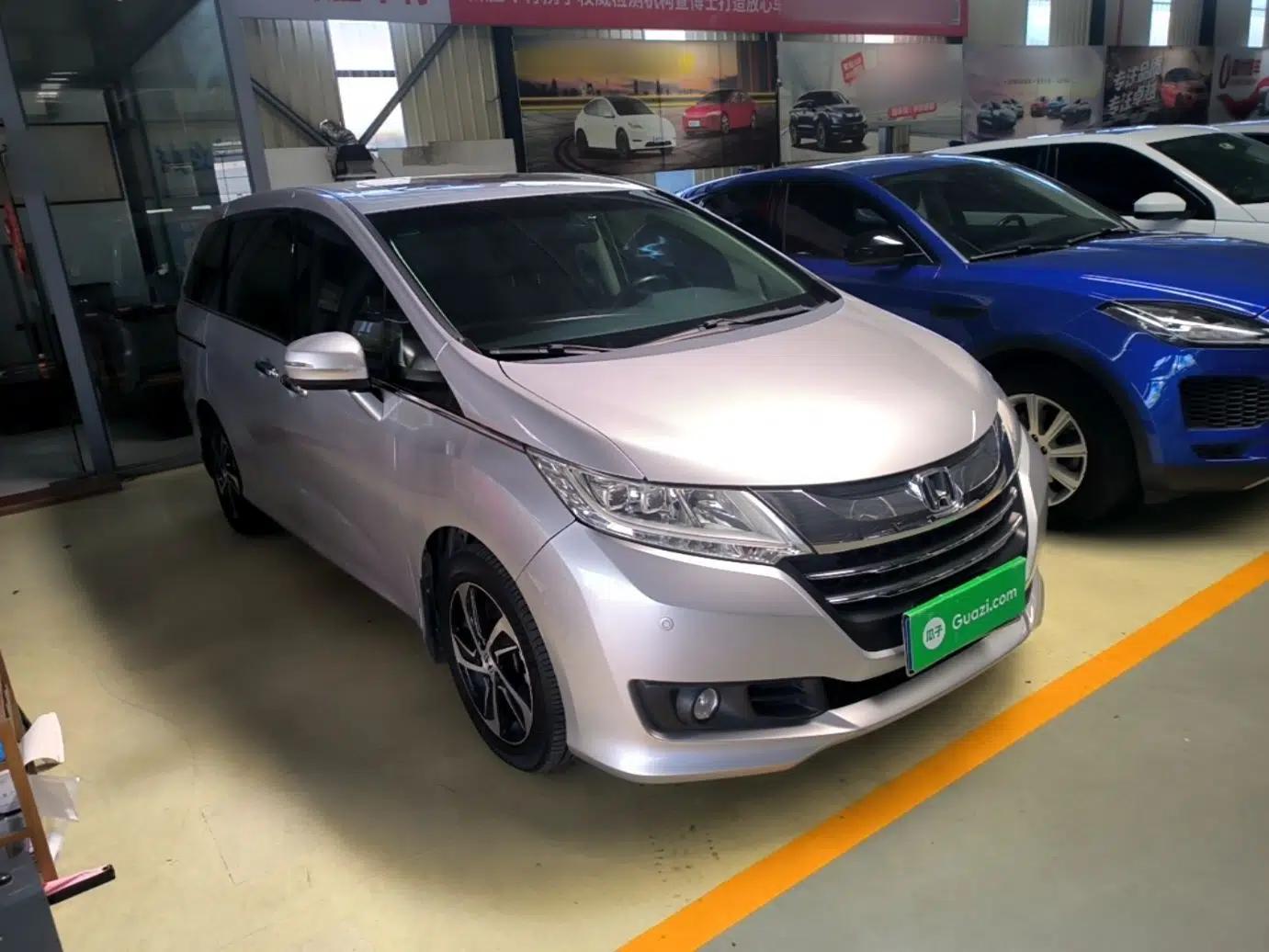 Honda Odyssey 2015 2.4L Smart Edition — миниатюра 3