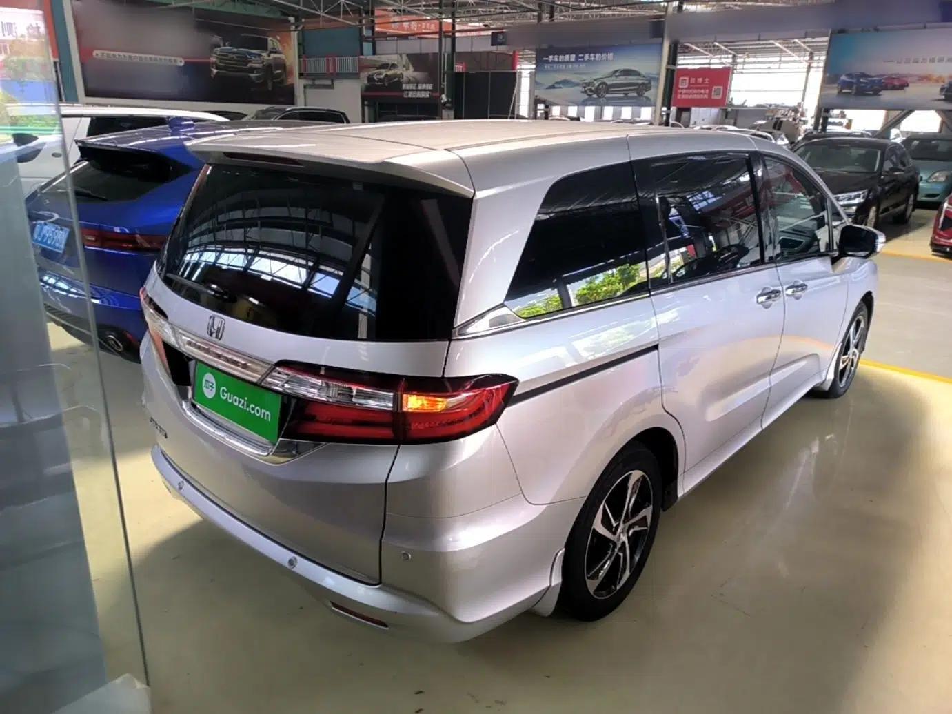 Honda Odyssey 2015 2.4L Smart Edition — миниатюра 6