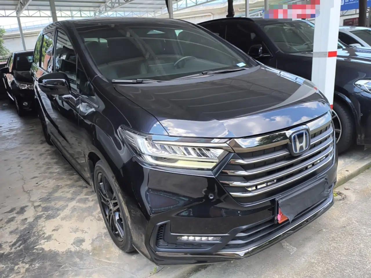 Honda Odyssey 2024 2.0L eHEV Sharp·Luxury Edition — миниатюра 3
